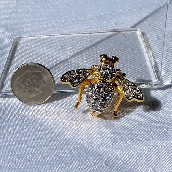 Vintage Joan Rivers Signed Bee Brooch Pin Gold Tone Clear Rhinestone Green Eyes - Picture 14 of 14